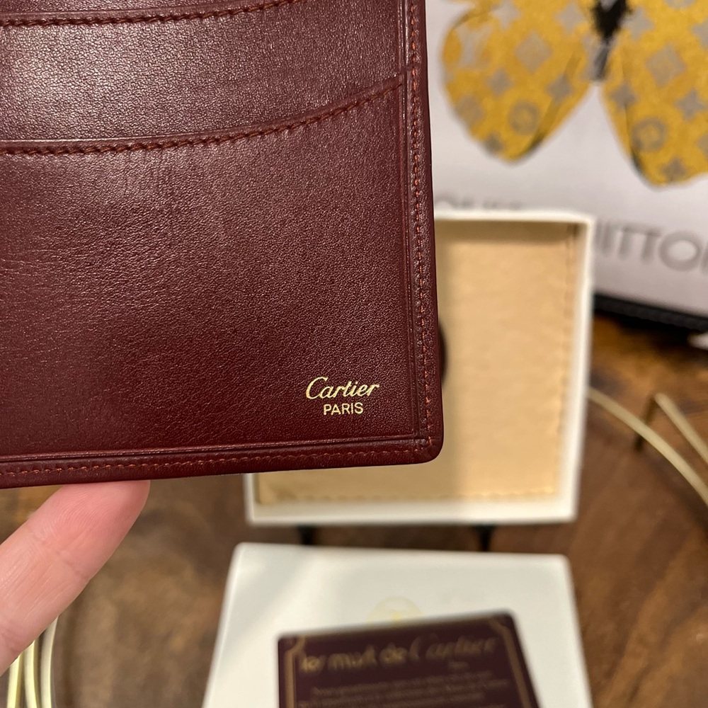 ❗️SOLD❗️Cartier Vintage Burgundy Calfskin Compact Wallet - Picture 5 of 9